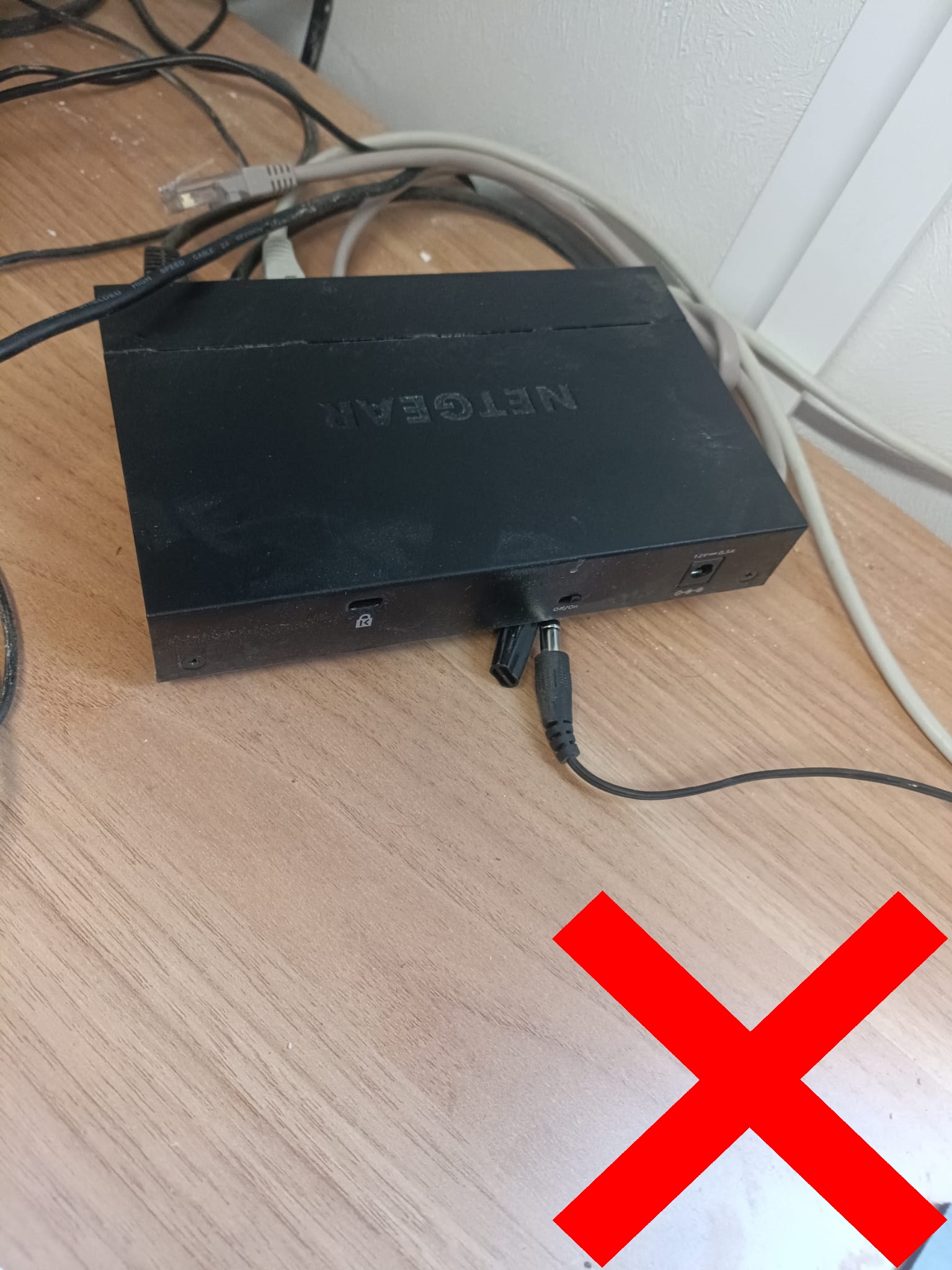 Network Switch Power Lead Unplugged - RC.jpg