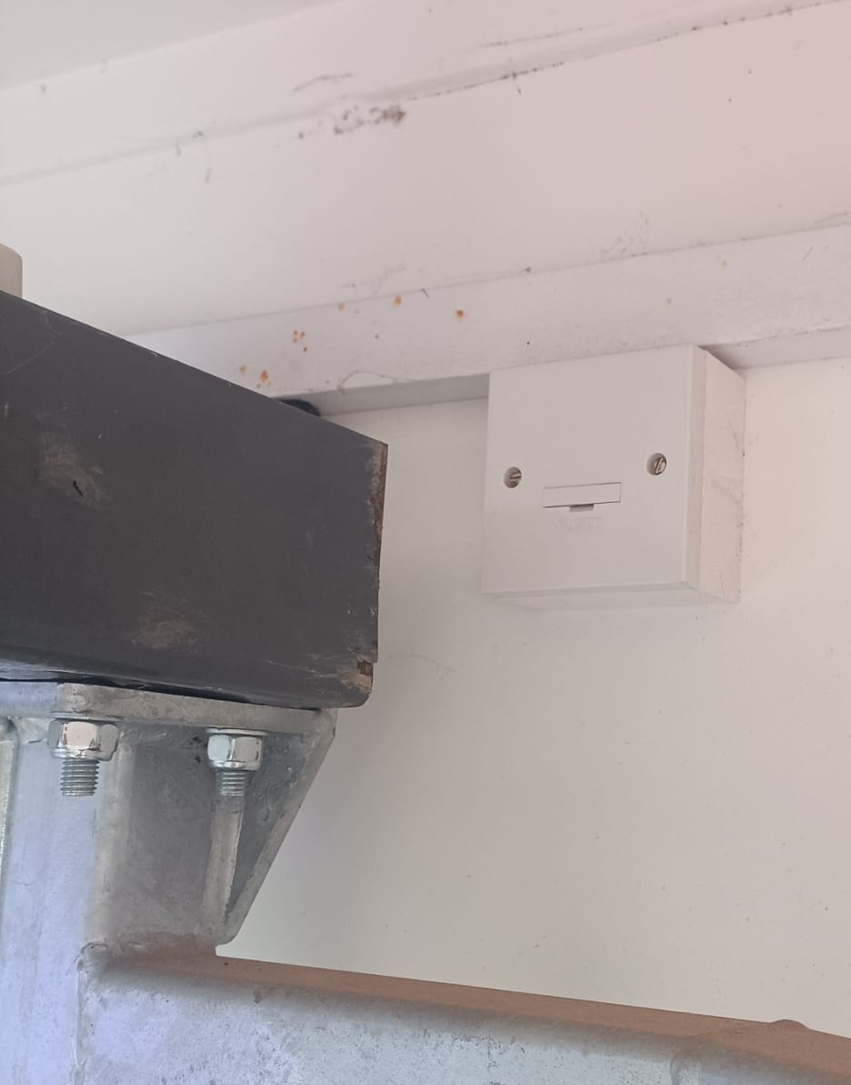 None Switch Fuse Spur.jpg